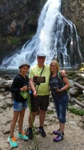 Selfie-Familie am Gollinger Wasserfall