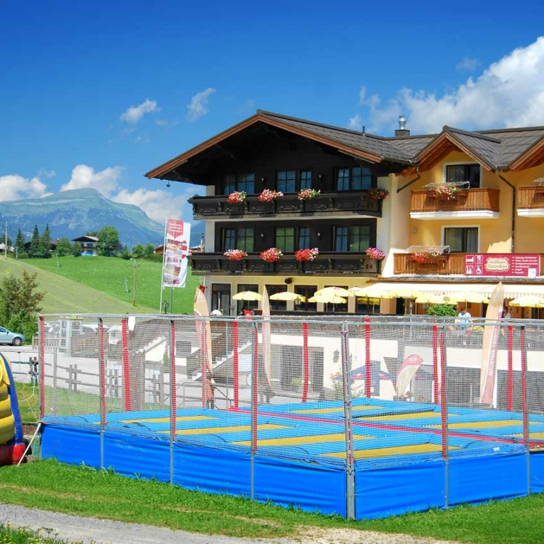 Landhotel Gasthaus Traunstein mit Freizeitpark beim Karkogel ©tvbabtenau