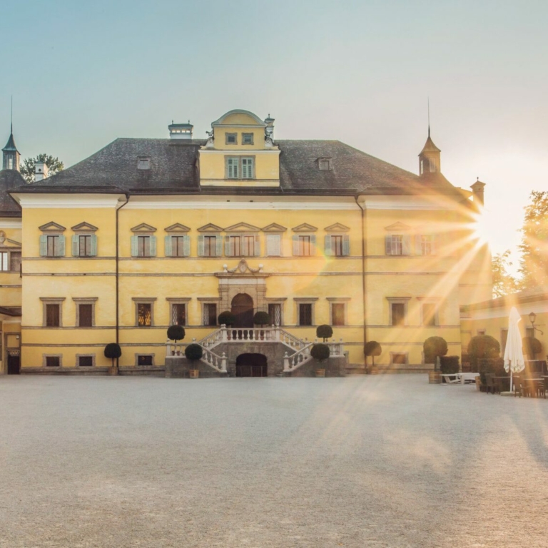 Sonnenuntergang bei Schloss Hellbrunn (c) SalzburgerLand Tourismus