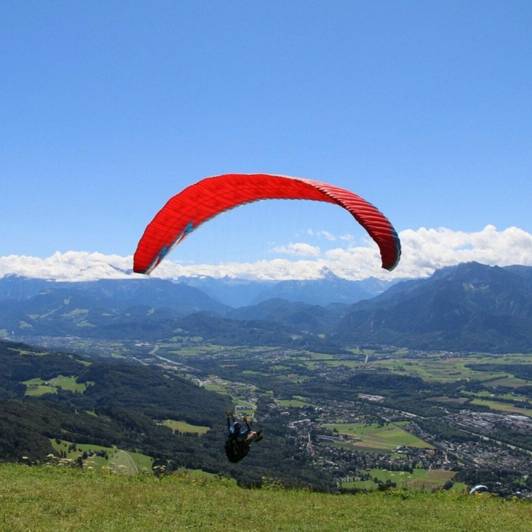 Der Gaisberg ist nicht nur bei Mountainbiker sonder auch bei Paraglider sehr beliebt (c)Berghasen