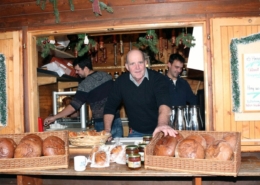Anton Elsenhuber beim Brotverkauf