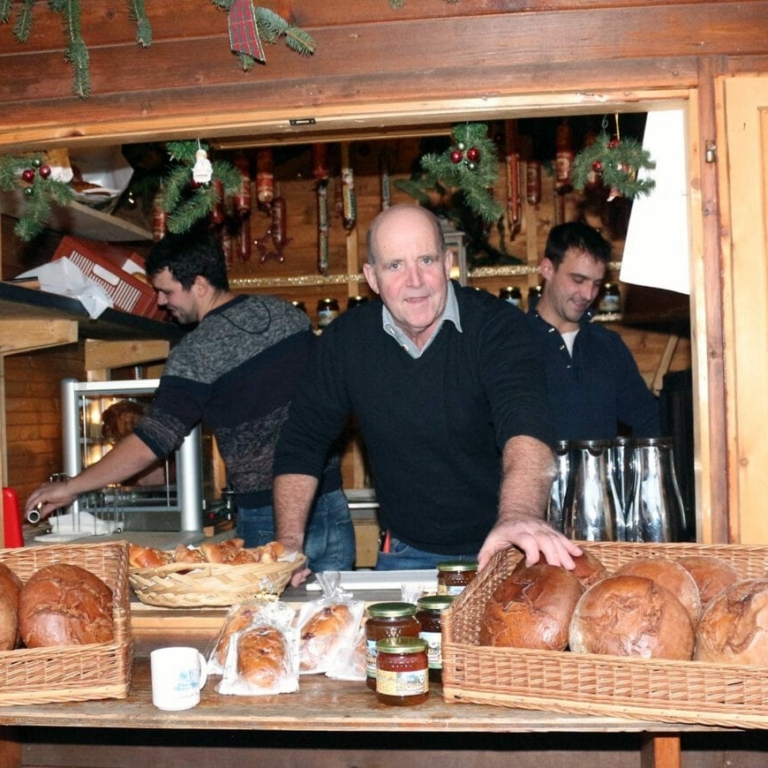 Anton Elsenhuber beim Brotverkauf
