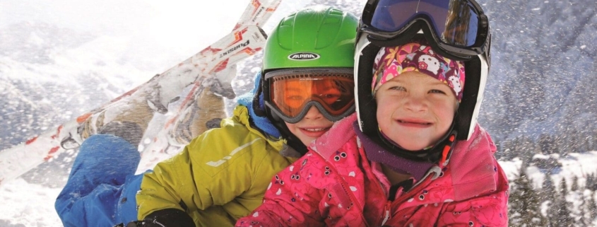 So gelingt der Skiurlaub mit Kindern