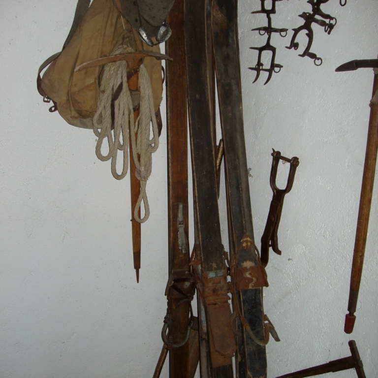 Bergsteigerausrüstung im Heimatmuseum Bad Vigaun