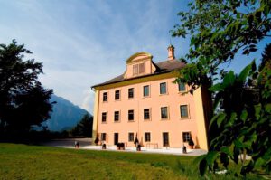 Salzburger Frühling: Schloss Puch Urstein