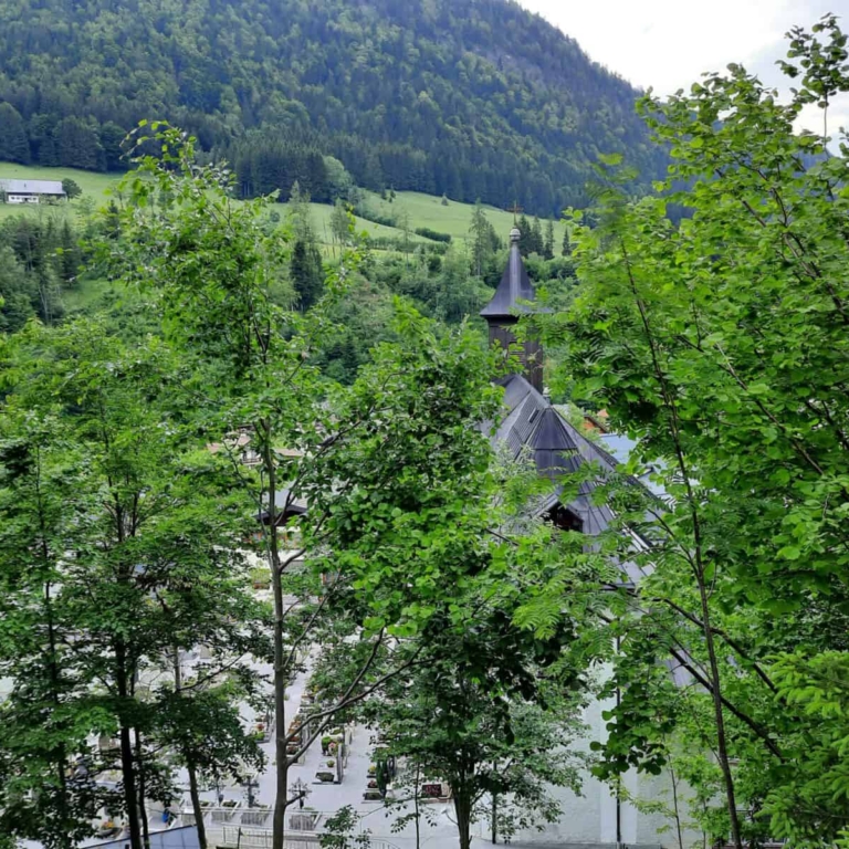 Ort der Stille mit Blick auf die Annaberger Kirche (c)Martina Gappmaier