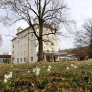 Seniorenresidenz Schloss Kahlsperg im Frühling