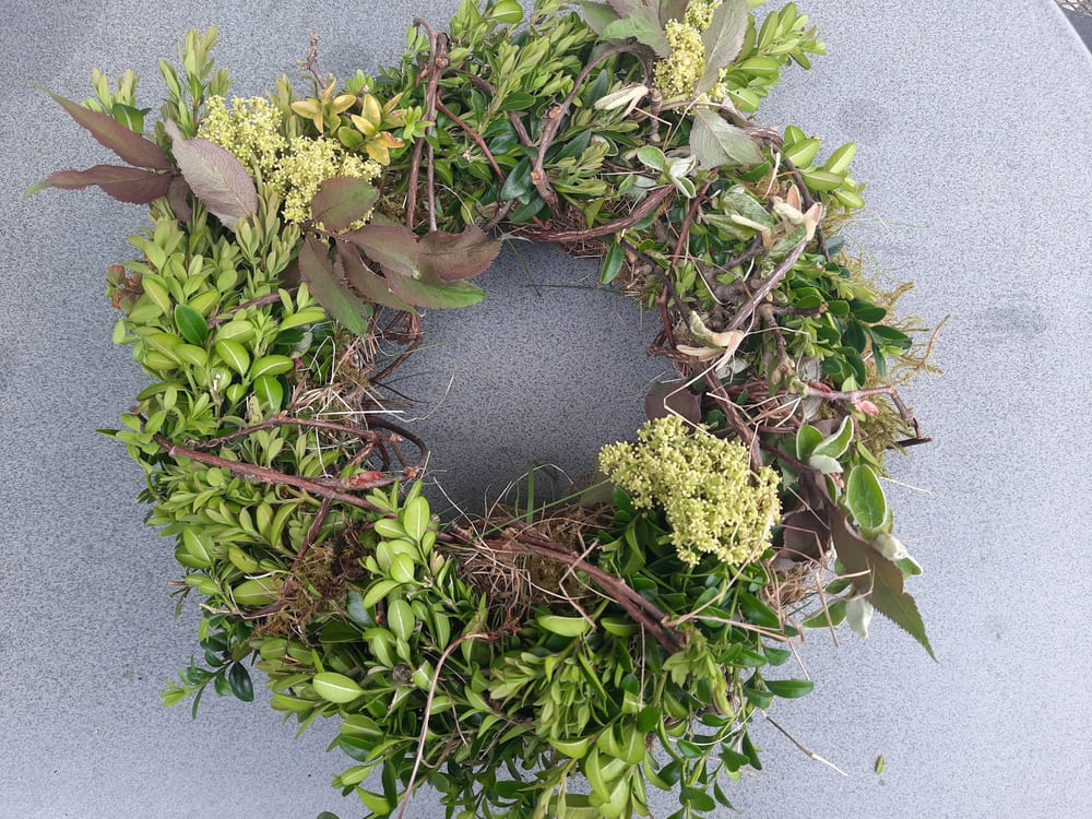 Frühlingstürkranz aus Naturmaterialien