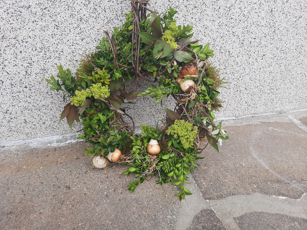Frühlingstürkranz aus Naturmaterialien