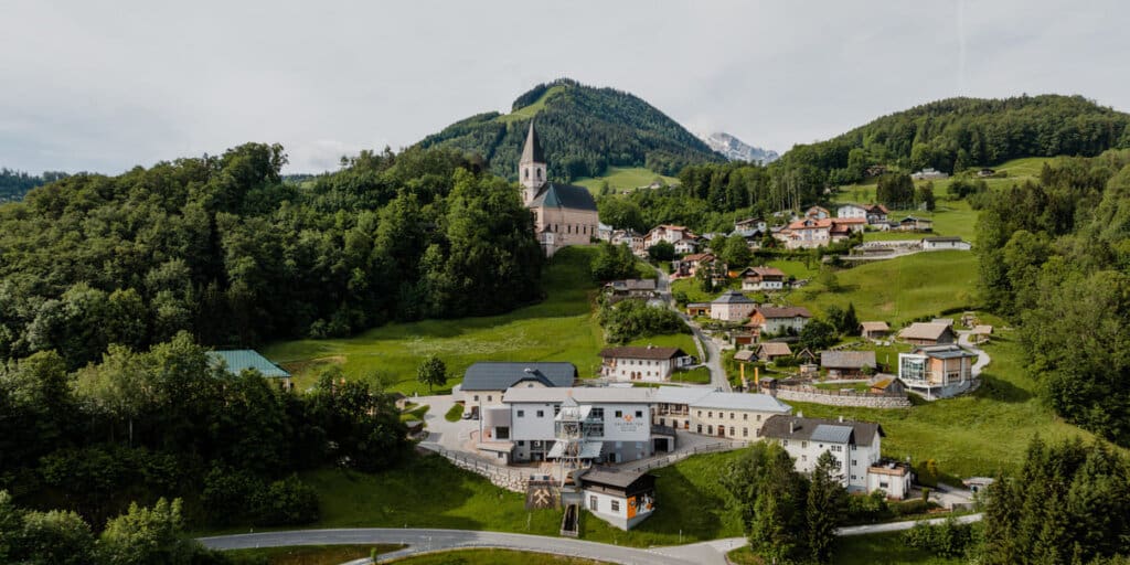 Panoramablick auf die Salzwelten Salzburg am Dürrnberg, ©creatingclick