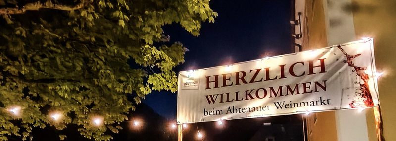 Herzlich Willkommen am Weinfest (c)Kajo Siwek