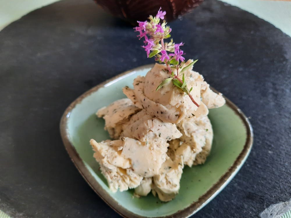Kräuterbutter mit wildem Thymian ©Martina Gappmaier Kräuterbutter mit wildem Thymian ©Martina Gappmaier