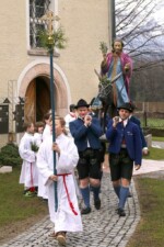 Festprozession am Palmsonntag - Auszug aus der Pfarrkirche Puch (c) Helga Spilka