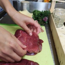 Befüllen des hirschschnitzels ctvb abtenau scaled