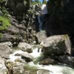 Aubachfall von unten -
Bei dieser Wanderung steht man ganz oben und kann hinunterschauen
